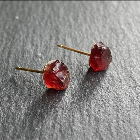 🆕 New Raw Garnet Crystal Stud Gemstone Earrings - Picture 2 of 8